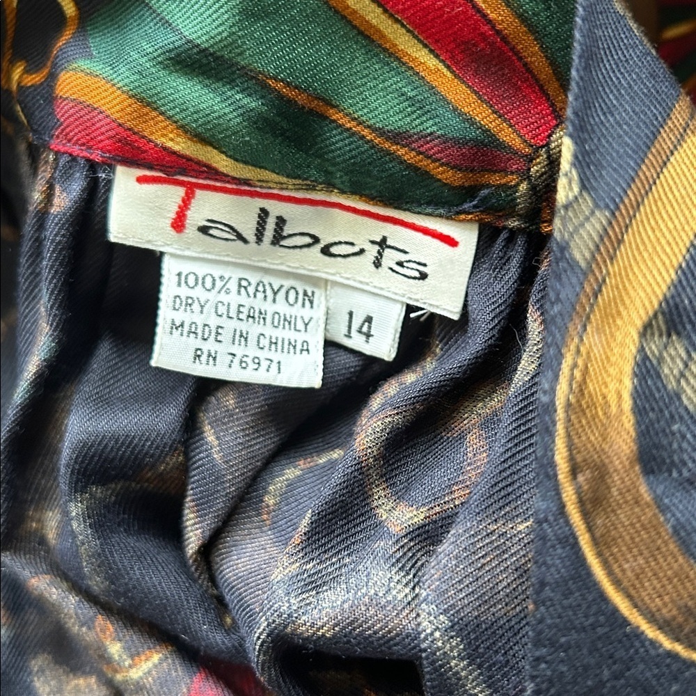 Talbots vintage holiday print red, green and gold  full length skirt.  size 14.‍ - Picture 5 of 6